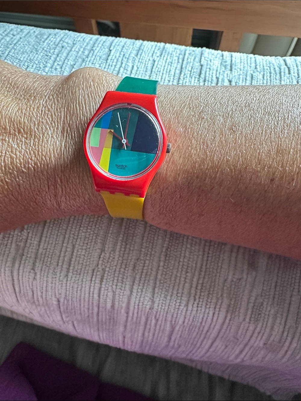 Vintage Swatch Multicolor Green Yellow Red Strap Watch - Picture 7 of 7